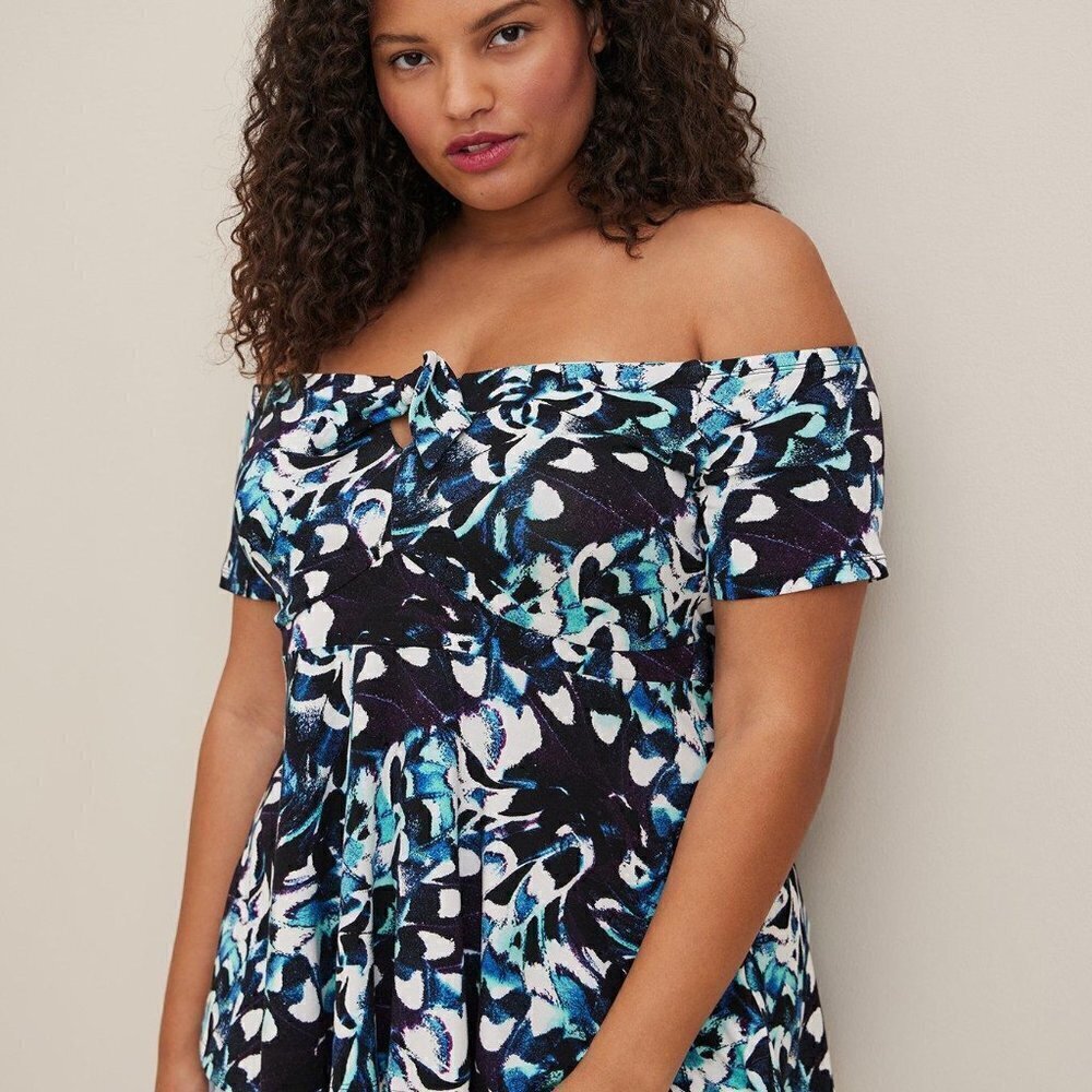 Torrid - Babydoll Super Soft Tie-Front Off-Shoulder Top in Multi Floral‌‌